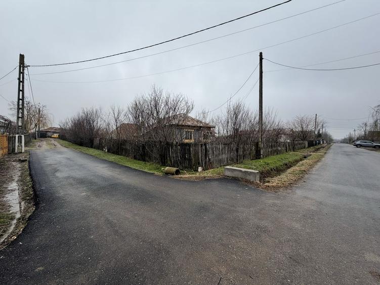 Casa veche cu teren 2200 mp in sat Izvoru de jos jud Arges - 2