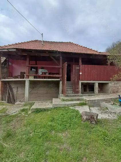 Casă cu 3 camere în Central