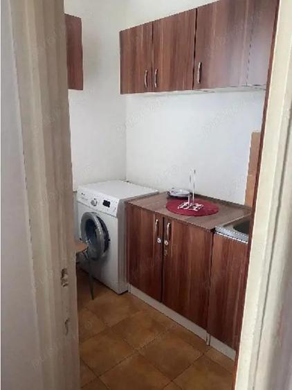 Garsoniera decomandata cu balcon zona Far - 1