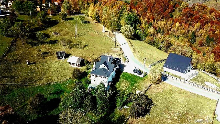 Villa unicat in stil englezesc , Peştera, Parcul National Piatra Craiului - 3