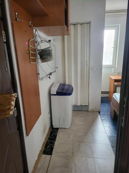 Proprietar inchiriez garsoniera din uscatorie in complex - 1