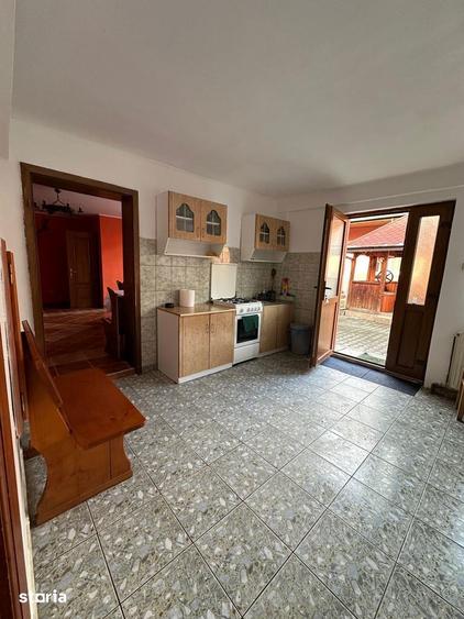 Casa cu pivni?a, mansarda ?i garaj in zona rurala - 2