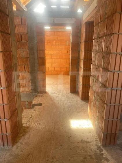 Casa cu etaj la rosu, 140 mp utili, 400 mp teren, zona Lisaura - 2