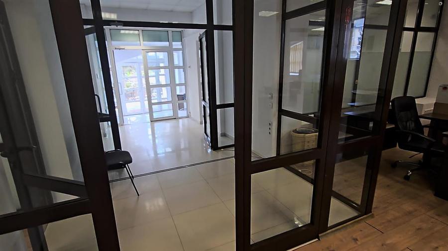 Spatiu de Birouri 180 mp Suceava Zona Metro De Vanzare - 6