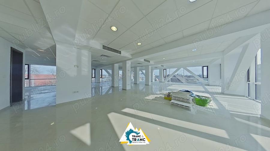 Spa?iu de birouri de 200 mp in cladire de sticla in Micalaca - 1