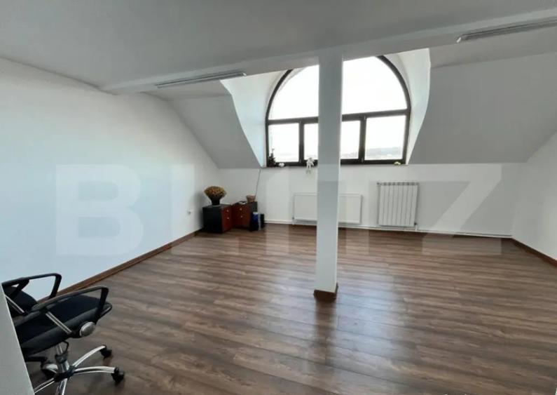 Spatiu de birou, finisat la cheie, cu 5 incaperi, 110 mp, zo - 7