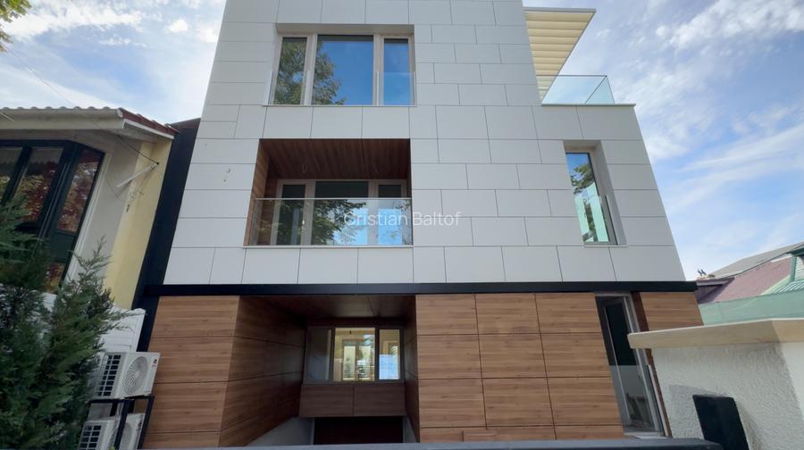 Penthouse, Damaroaia