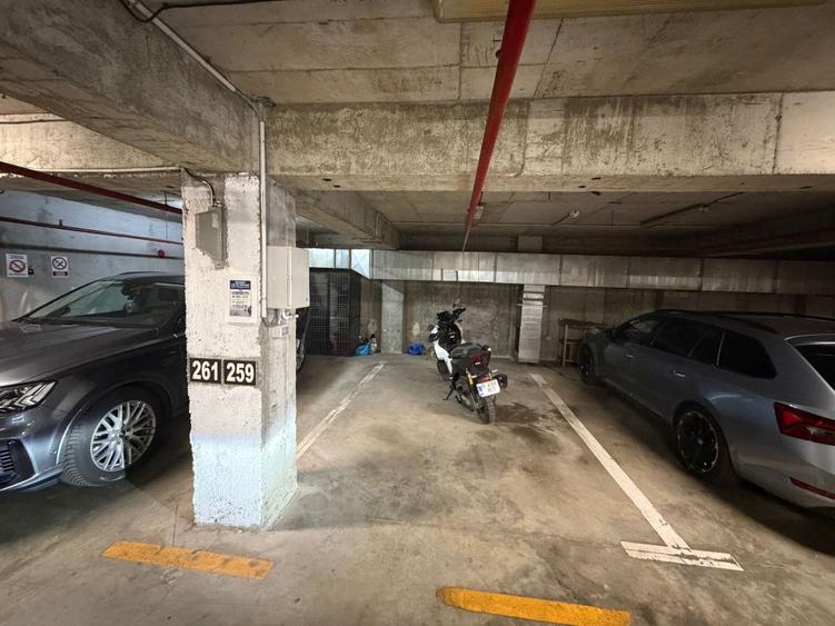 Vand loc parcare cu statie masini electrice in zona Stefan Cel Mare - 1
