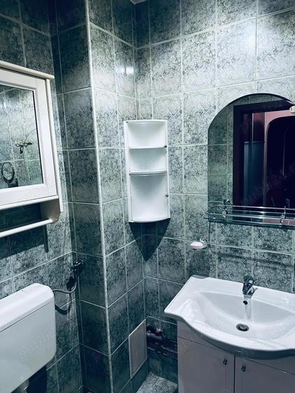 Apartament 4 camere, decomandat, Soseaua Vergului nr 11, bl. H1,SC. 1,Et 9, ap.37. Pret 130.000 euro - 2