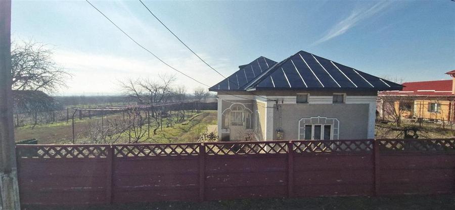 Casa Bradesti , teren  intravilan 7952 mp , deschidere 33 m la DE 70 - 5