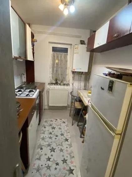 Apartament cu 2 camere, decomandat, zona Mircea Cel Batran Apartament cu 2 camere, decomandat, zona Mircea Cel Batran