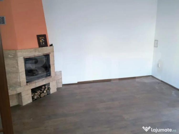 Casa spatioasa de vinzare,ideala atat pentru locuit ,inves - 9