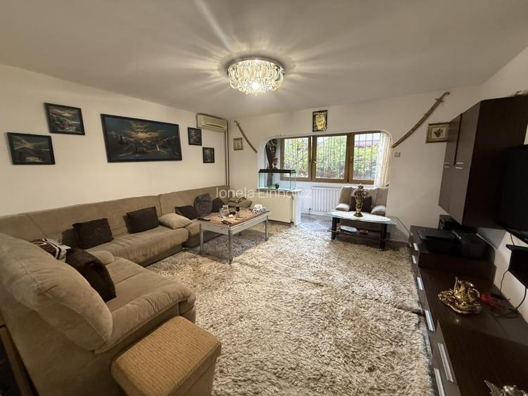 Apartament spatios, 3 camere, decomandat, 95 mp, parter - Girocului