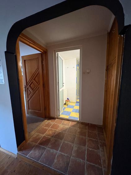 Casa de vânzare - Constanta - 6 CAMERE-147 mp. totali ( fără curtea interioară) - 25