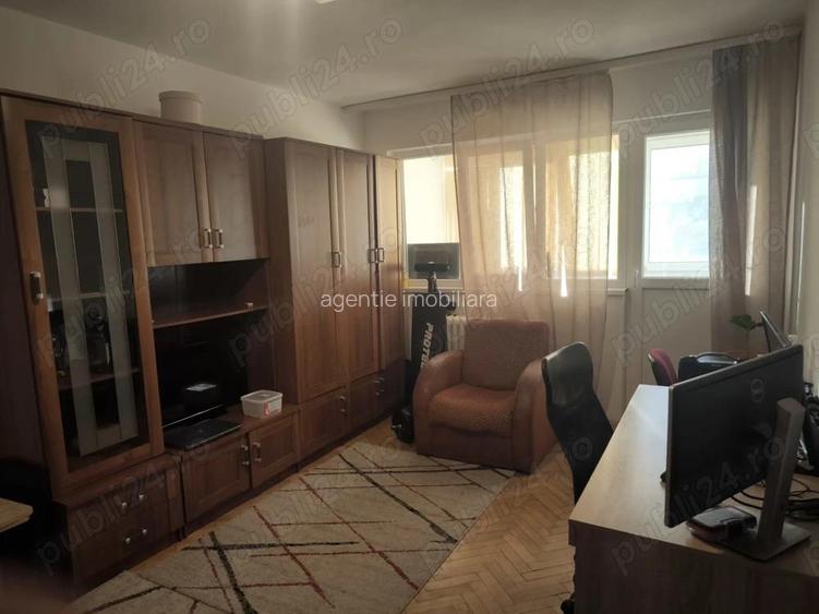 3 Camere Podu Ros - Mega Image