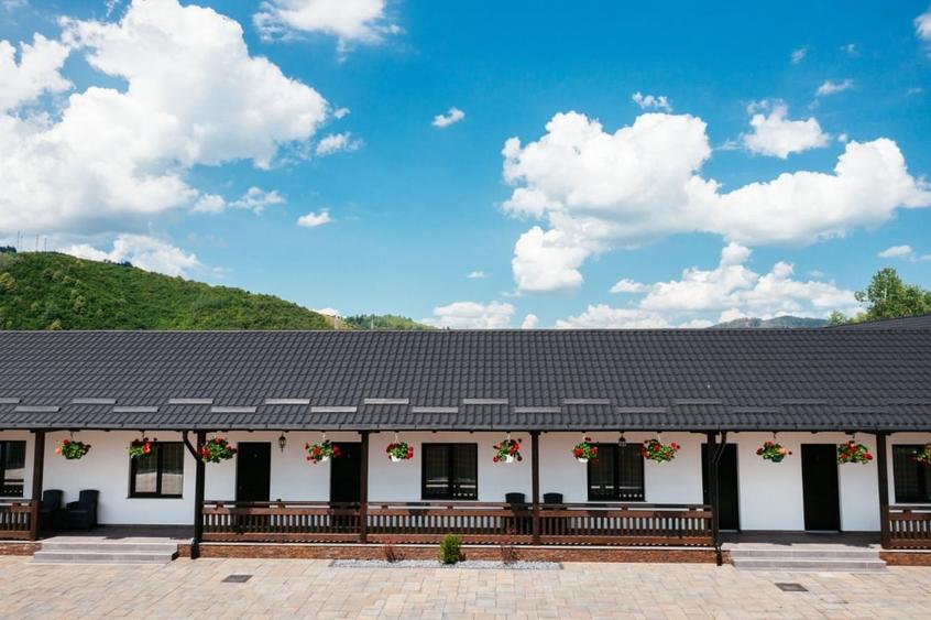 De vanzare - investitie la cheie - pensiune Voronet 8 camere  2023 - totul nou! - 2