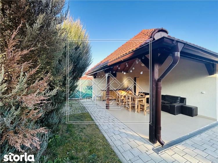 Casa individuala, teren mare, 2 garaje - Sura Mica - 1