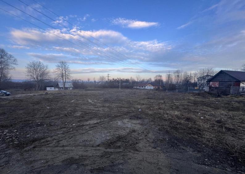 Teren intravilan, 1700 mp, deschidere la drum, Siret - 1