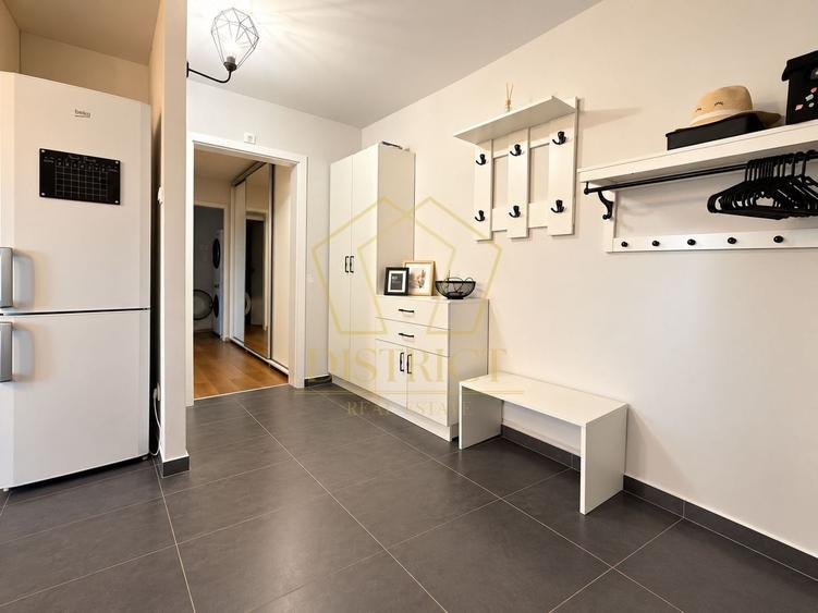 Apartament cu 3 camere semidecomandat, mobilat în Lipovei