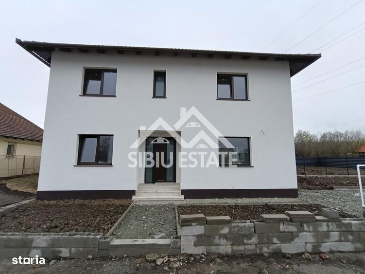 Casă cu 4 camere în Veștem