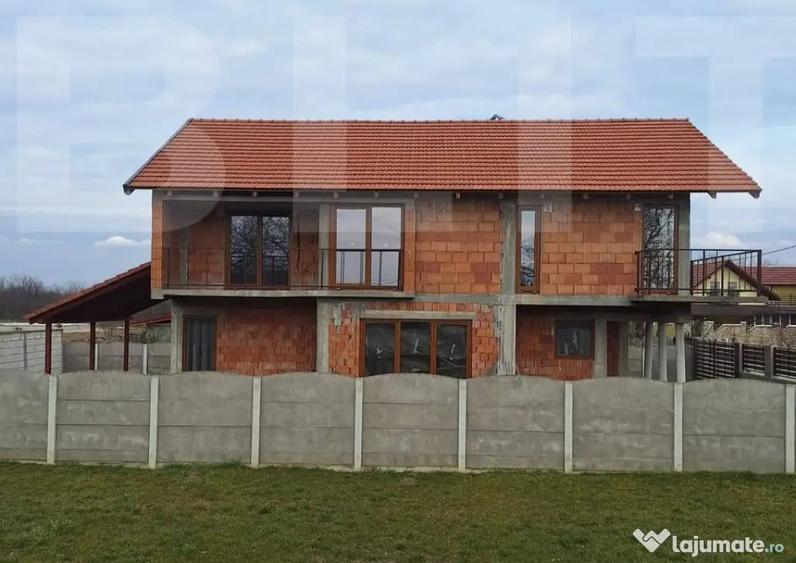 Casă cu 5 camere cu Teren 430 Mp în Central
