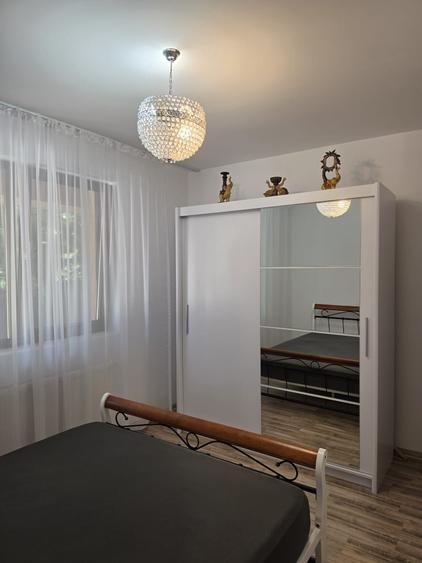 Apartament cu 3 camere decomandat în Apusului