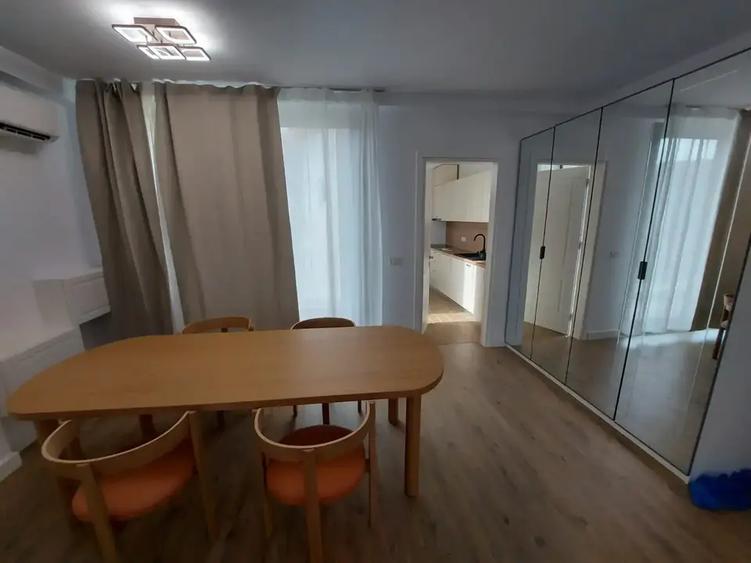 Apartament cu 4 camere decomandat, mobilat în Armeneasca