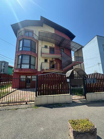 Apartament cu 3 camere decomandat, mobilat în Zorilor