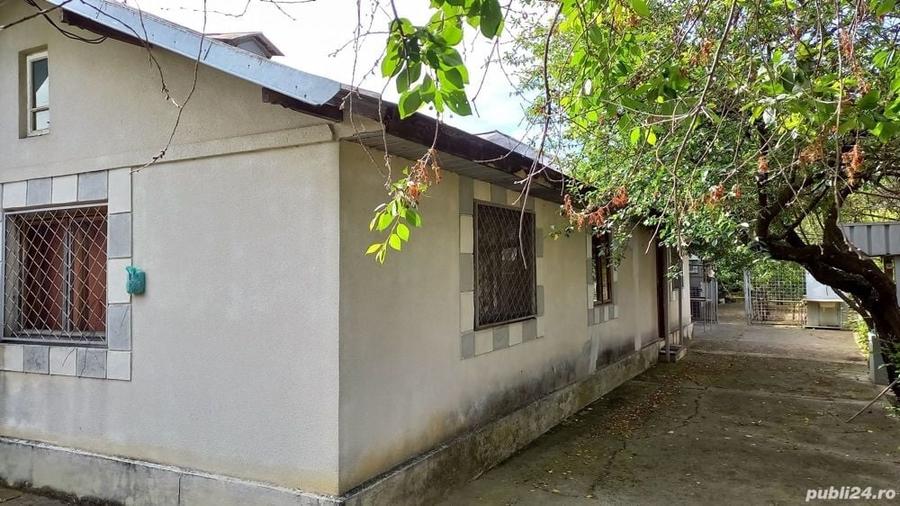 Casă cu 3 camere în Poienarii Burchii