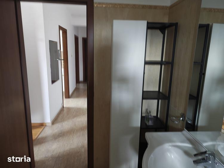 Apartament cu 2 camere decomandat în Tractorul