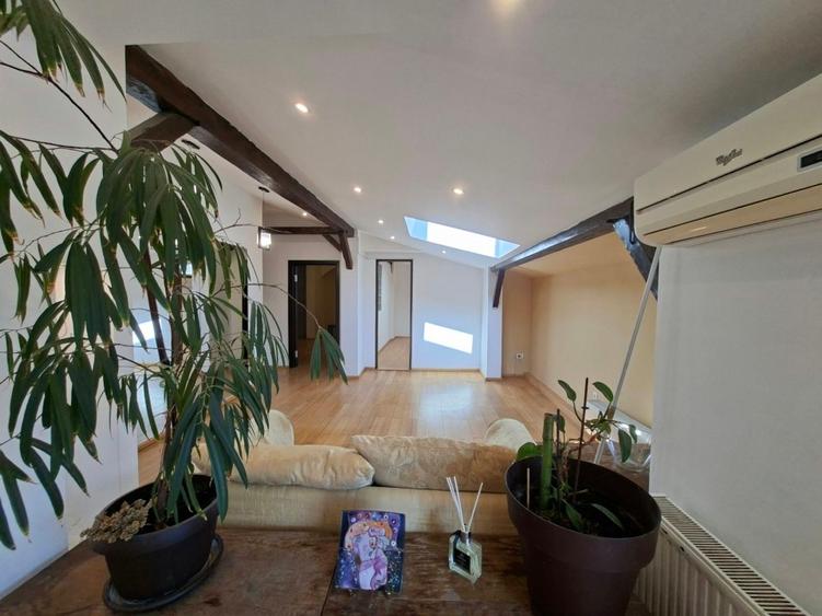 Apartament cu 3 camere semidecomandat în Străulești
