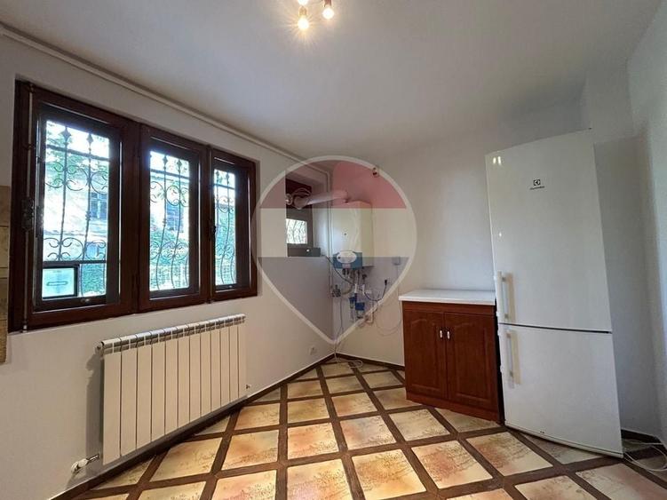 Casă individuală cu 4 camere cu Teren 126 Mp în Cișmigiu
