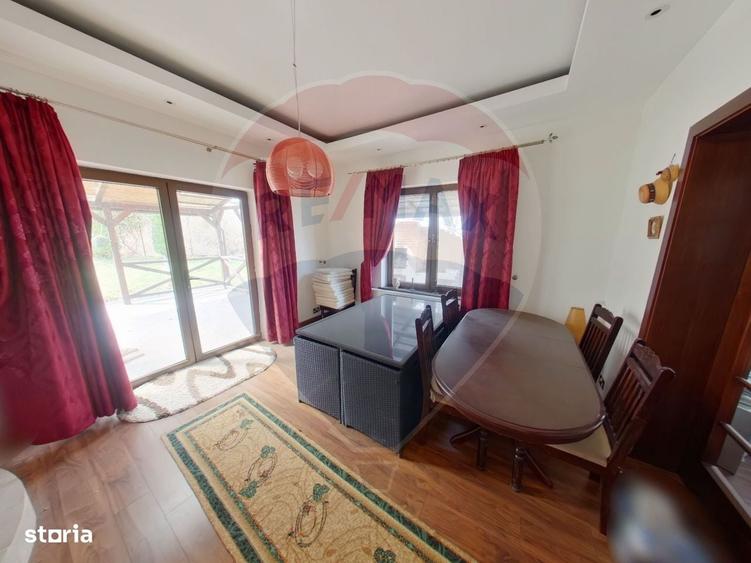 Casă cu 4 camere în Lazu Baciului