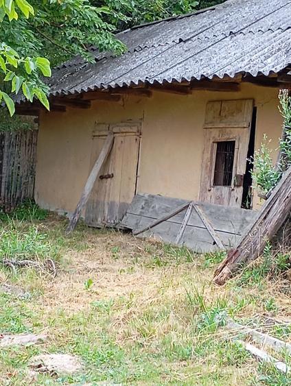 Casă cu 2 camere cu Teren 5000 Mp în Șișcani