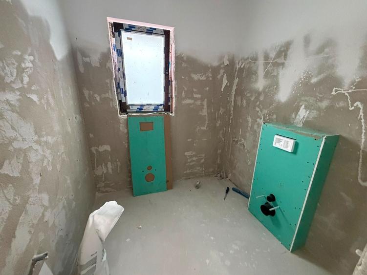 Duplex cu 4 camere cu Canalizare în Central