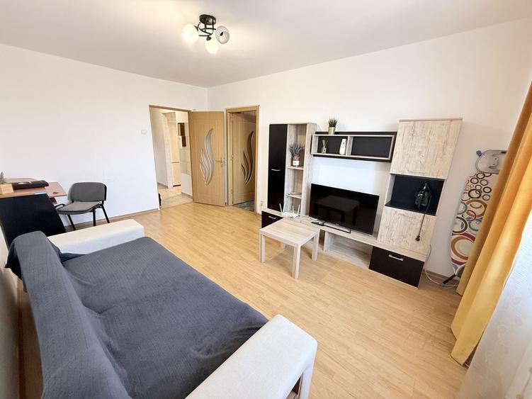 Apartament cu 3 camere semidecomandat, mobilat în Iancului