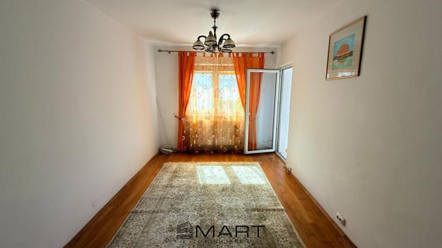 Apartament cu 4 camere decomandat în Ștrand