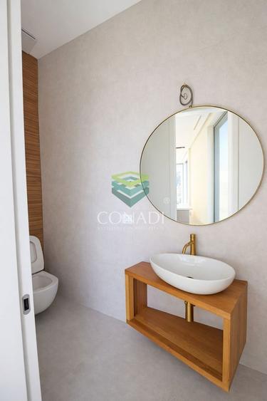 Apartament cu 5 camere decomandat în Dacia