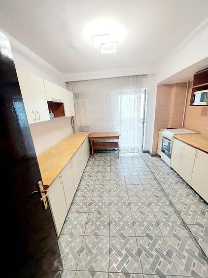 Apartament cu 3 camere decomandat în Nicolina