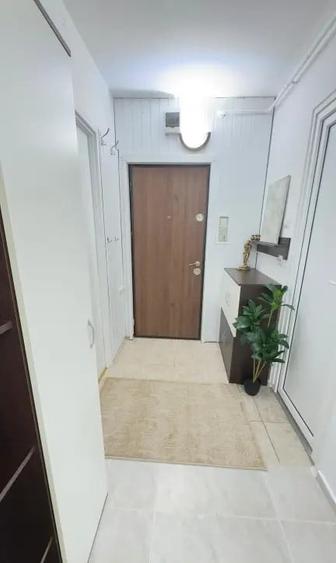 Garsonieră decomandată, mobilată în Astra