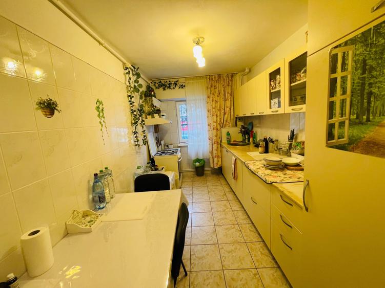 Apartament cu 3 camere decomandat în Central