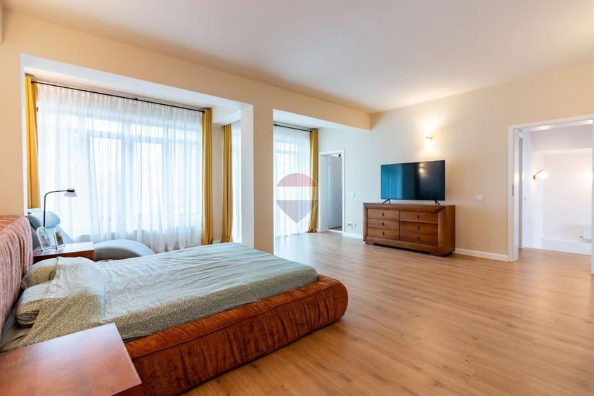 Casă individuală cu 7 camere cu Teren 169 Mp în Vatra Luminoasă