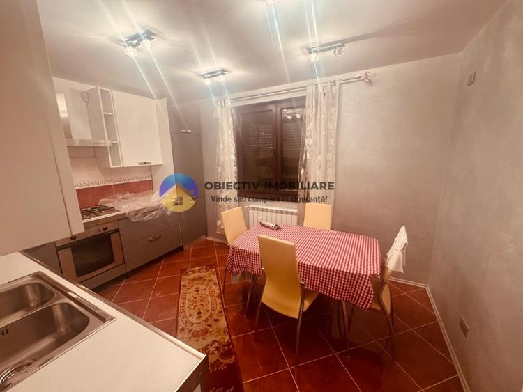 Duplex cu 5 camere cu Canalizare în 1 Mai