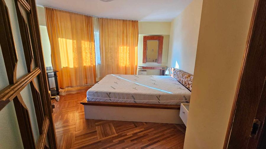 Apartament 3 camere , CENTRAL - ,INDEPENDENTEI   UMF - 4