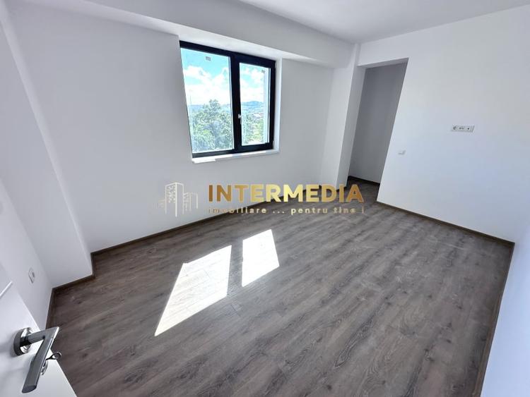 Apartament cu 3 camere decomandat în Cetate