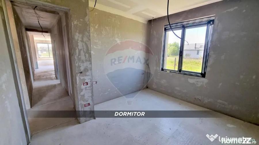 Casă cu 5 camere cu Teren 900 Mp în Mocira
