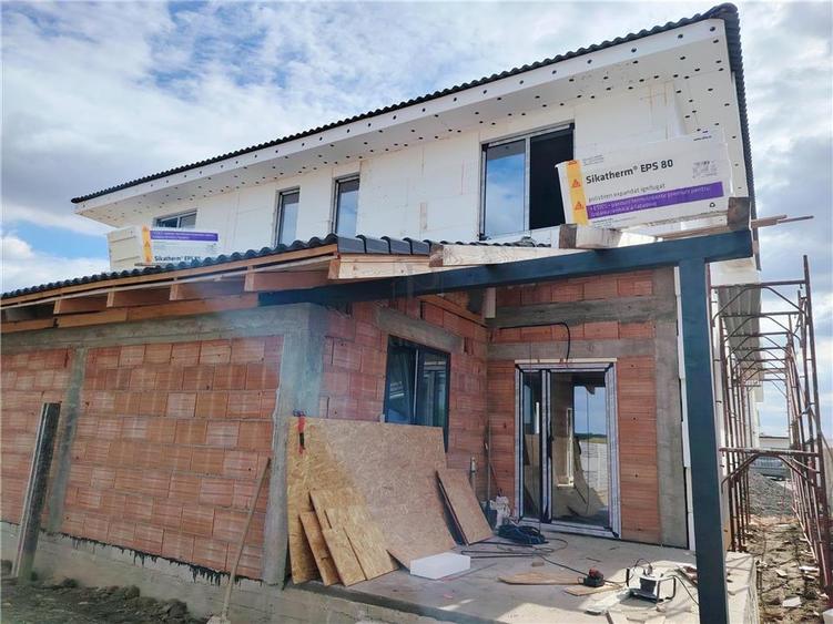 Duplex cu 4 camere cu Canalizare în Moșnița Veche