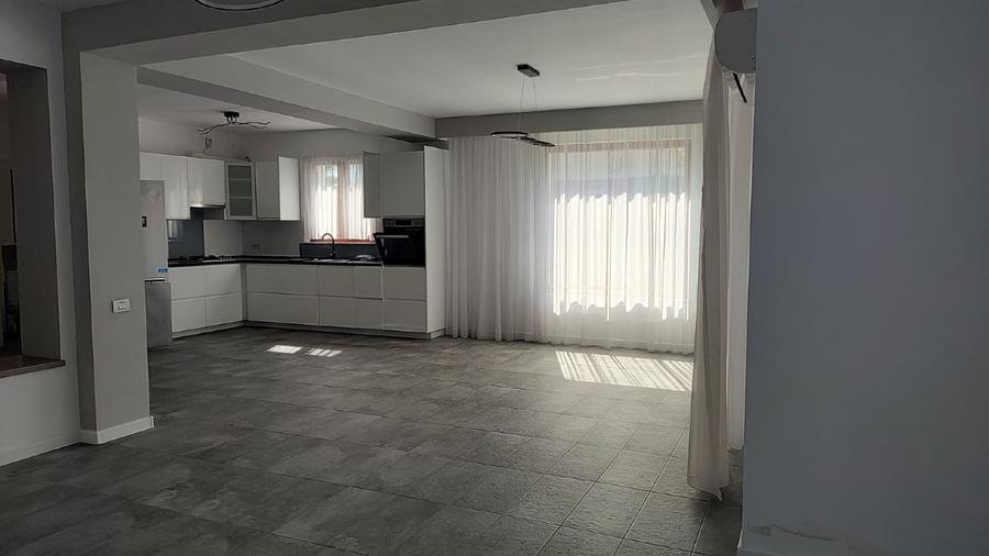 Duplex cu 5 camere cu Teren 300 Mp în Central
