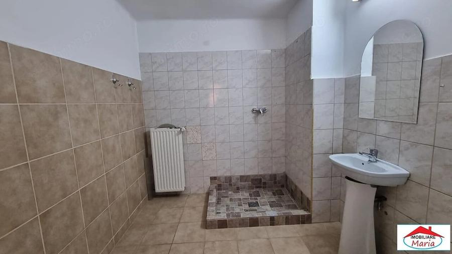 Casa in zona centrala parter si subsol cu acces auto - 18