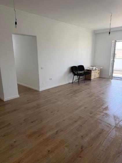 Apartament cu 3 camere decomandat în Torontalului